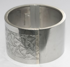 Antique Victorian Silver Tone Engraved Ivy Leaf Bangle
